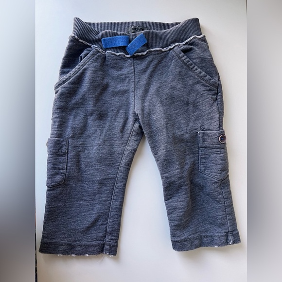 DKNY 2-Piece Set (12 Months) Stylish Distressed Look - Picture 3 of 15